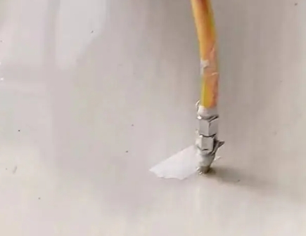 唐河瓷砖空鼓维修公司专业解答在瓷砖铺贴过程中，如果使用的砂料过粗（如全部使用了粗砂），可能会导致以下问题